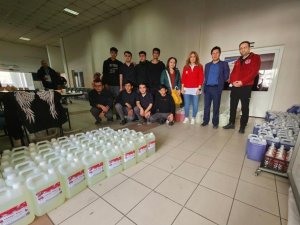 Lise Öğrencileri Depremzedeler İçin Yüzlerce Litre Hijyen Malzemesi Üretti
