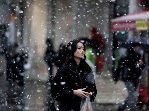 Bursa’da Şehir Merkezinde Kar Sevinci