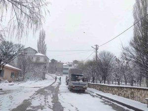 Hisarcık Karbasan Köyünde Kar Kalınlığı 10 Santimetreyi Aştı