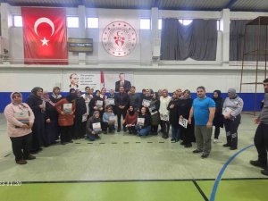 2,5 Saatte Binden Fazla Ürünü Satarak Gelirini Depremzedelere Bağışlayan Kadınlara Teşekkür Belgesi