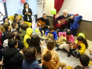 Mersin’de Depremzede Çocuklar Kütüphanede Moral Buldu