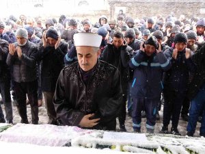 Yozgat’ta Eşi Tarafından Öldürülen Kadın Son Yolculuğuna Uğurlandı