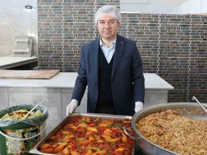Bergama Belediyesi Aşevinden Her Gün 800 Kişiye Sıcak Yemek