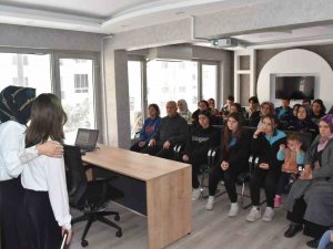 Yunusemre Belediyesinden Barbaroslu Öğrencilere Eğitim Koçluğu