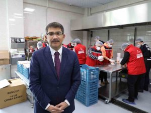 Şehzadeler Hem Yaşlılarını Hem De Depremzedeleri Unutmuyor