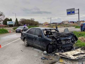 Manisa’da Tır İle Otomobil Kafa Kafaya Çarpıştı: 1 Ölü