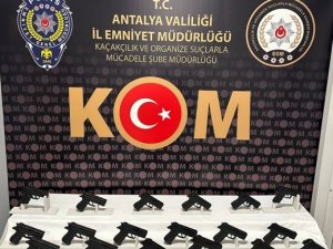 Polisin Durdurduğu Araçtan Uyuşturucu Madde Ve Ruhsatsız Silahlar Çıktı