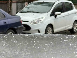 Yüksek Kesimler Beyaza Bürünmüştü, Şehir Merkezinde De Yağış Başladı