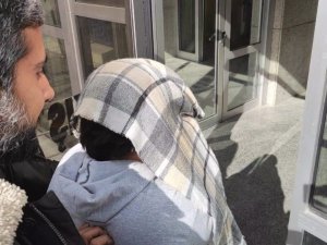 Kızını Boğup Eşinin İçerisinde Olduğu Evi Ateşe Veren Anne Adliyeye Sevk Edildi