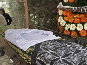 17 Yaşındaki Kader, Hemşire Önlüğü Örtülen Tabutunda Son Yolculuğuna Uğurlandı