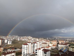 Elazığ’da Yağmur Sonrası Çıkan Gökkuşağı Mest Etti
