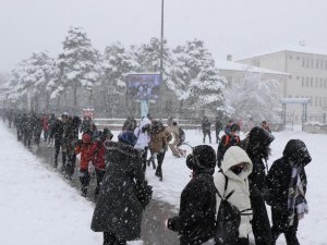 Erzincan’da Kar Yağışı Nedeniyle Taşımalı Eğitime Ara Verildi