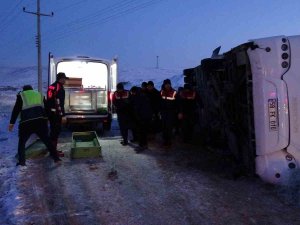 Kontrolden Çıkan Yolcu Otobüsü Devrildi: 1 Ölü, 25 Yaralı