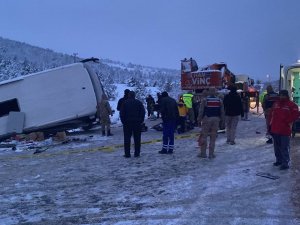Erzincan’da Yolcu Otobüsü Şarampole Devrildi: 2 Ölü, 21 Yaralı