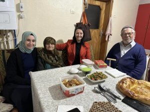 Başkan Tekin, 62 Yıldır Evli Çiftin İftar Sofrasına Misafir Oldu