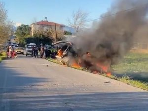 Trafik Kazası Sonrası Otomobil Alev Alev Yandı: 4 Yaralı