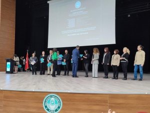Baün’de Deprem Sonrası Gönüllü Çalışan Personele Teşekkür Belgesi