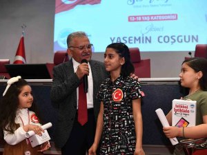 Başkan Büyükkılıç, İ̇stiklal Marşı’na Ses Veren İ̇stikbali Tebrik Etti