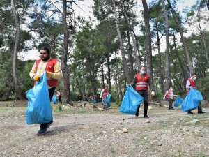Sıfır Atık Günü’nde Ormanı Temizlediler