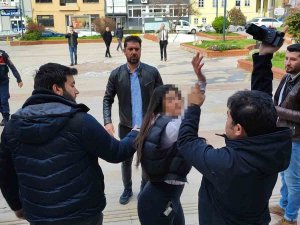 Adliye Önünde Gazetecilere Çirkin Saldırı