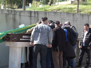 Annesinin Boğarak Öldürdüğü Zeynep Bebek Son Yolculuğuna Uğurlandı