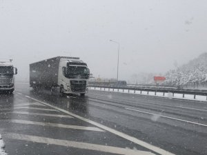 Bolu Dağı Geçişinde Kar Etkisini Artırdı