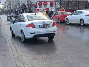 Eskişehir’de Taksi İle Otomobil Çarpıştı