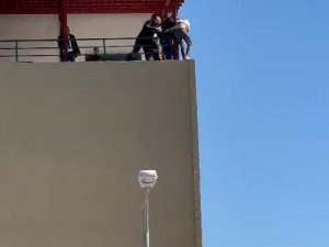 Silivri’de Hastanede İntihar Girişimini Güvenlik Görevlisi Engelledi