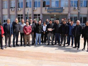 Gazeteciler Adliye Önündeki Saldırıyı Kınadı