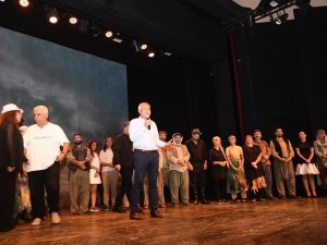 Adana Büyükşehir Belediye Tiyatrosu’nun “Boynu Bükük Öldüler” Oyununa Ödül