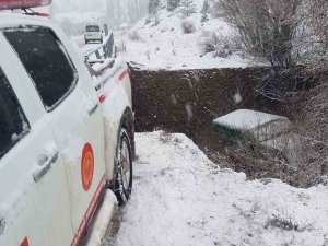 Giresun’da Buzlu Yolda Kayan Araç Köprüden Uçtu: 4 Yaralı