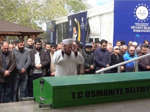 Fırtınada Kafasına Beton Parçası Düşerek Ölen Eski Savcı Toprağa Verildi