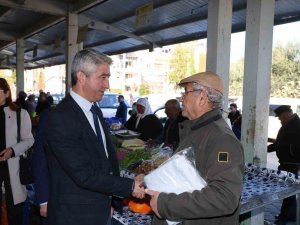 Başkan Oktay, Semt Pazarında Vatandaşlarla Buluştu