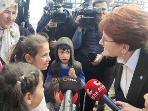 İ̇yi̇ Parti Genel Başkanı Akşener, Çadır Kentlerde Vatandaşların Sorunlarını Dinledi