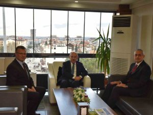 Vali Karadeniz, Alaşehir’e Deprem Yardımları İçin Teşekkür Etti
