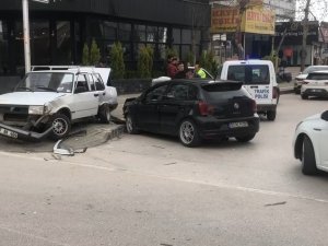 Bir Saat Önce Devrini Aldıkları Araçla Kaza Yaptılar