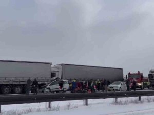 Bolu’da Büyük Trafik Kazası, Ankara İstikametine Tem Otoyolu Trafiğe Kapandı