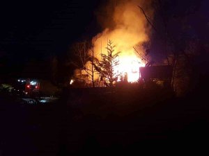 Bungalov Ev Alevlere Teslim Oldu