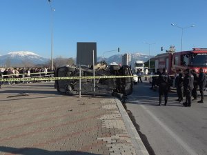 Işık İhlali Kazaya Yol Açtı, Araçlardan Biri Takla Attı: 1 Ölü, 2 Yaralı