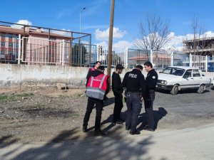 Okul Önlerinde Polis Denetimleri Sürüyor