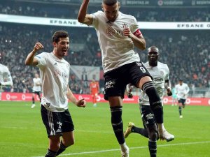 Cenk Tosun, Fenerbahçe’ye İlk Golünü Atmanın Peşinde