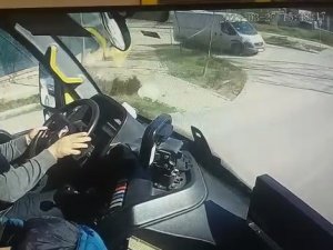 Yolcu Dolu Halk Otobüsünde Panik Anları Kamerada...