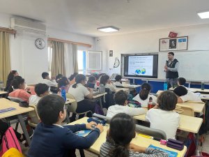 Öğrencilere Atık Yönetimi Ve Geri Dönüşüm Eğitimi Veriliyor