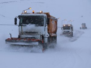 Erzincan’da Kar Ve Tipiden Kapanan 135 Köy Yolundan 109’u Ulaşıma Açıldı