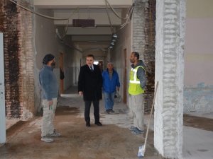 Kaymakam Odabaş’tan, Güçlendirme Çalışmaları Devam Eden Okullara İnceleme