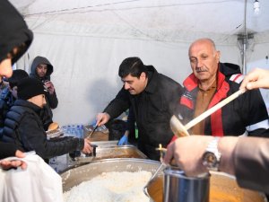 Deprem Bölgesinde Kahramankazan Belediyesi’nden 4 Bin Kişilik İftar Çadırı