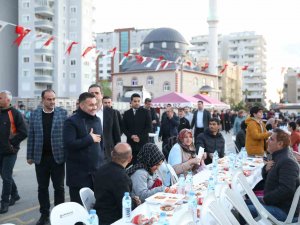 Başkan Yücel, Vatandaşlarla İftarda Buluştu