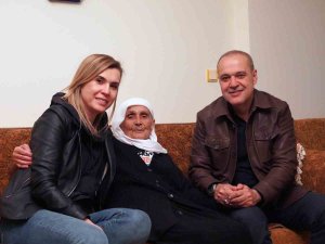 90 Yaşına Giren Muhibe Nineye Kaymakam Ve Belediye Başkanından Sürpriz