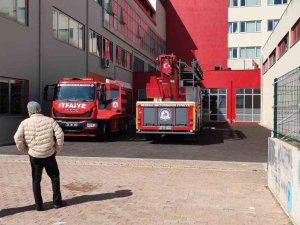 Kolejde Çıkan Yangında Tahliye Edilen Öğrenciler Evlerine Gönderildi