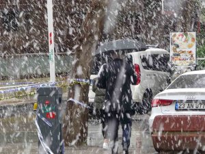 Mart Kapıdan Baktırdı, Vatandaş Kışlık Elbiseleri Tekrar İndirdi